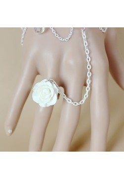 Браслет с кольцом кружевной "Роза" (цепи, бусины) белый
